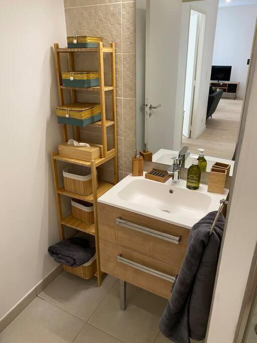 Brand New 1 Bedroom Flat With Parking- 5 Min Paris Pte De Versailles Исси-ле-Мулино Экстерьер фото